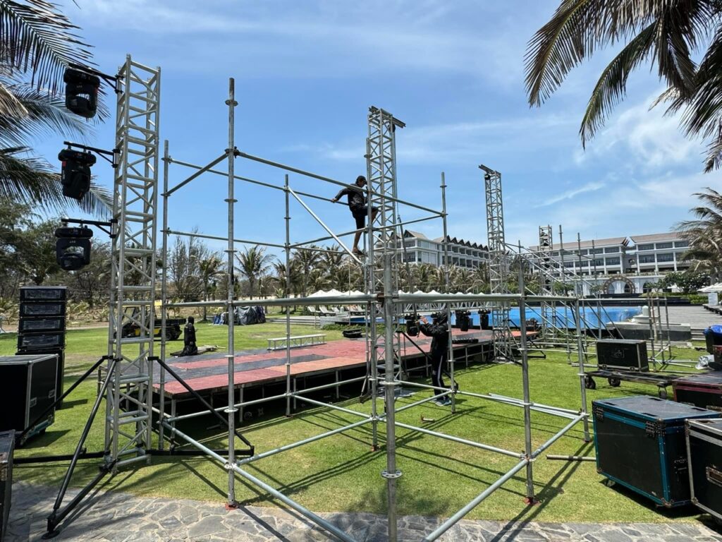 Cho thuê sàn sân khấu