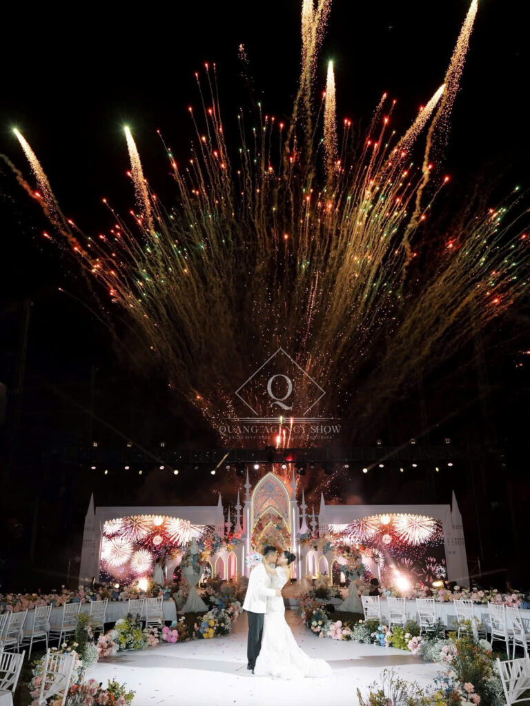 Bắn pháo tiệc cưới