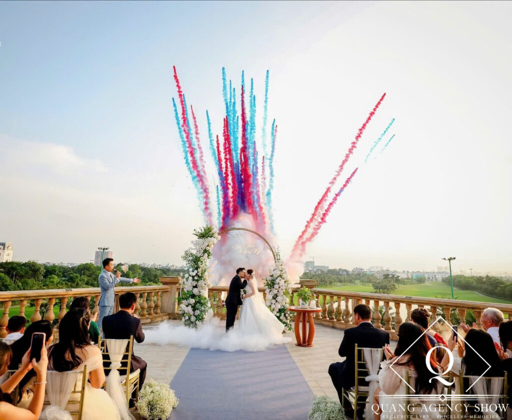 Thuê bắn khói 7 màu đám cưới