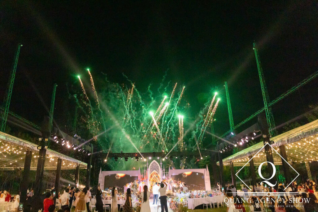 Bắn pháo hoa tiệc cưới